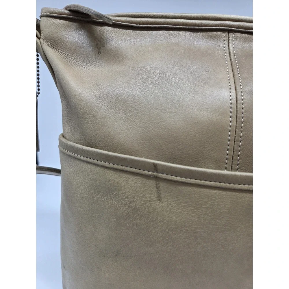 Coach 302 Glove‑Tanned Leather Shoulder Bag USA Made Vintage Beige Zip Top Purse